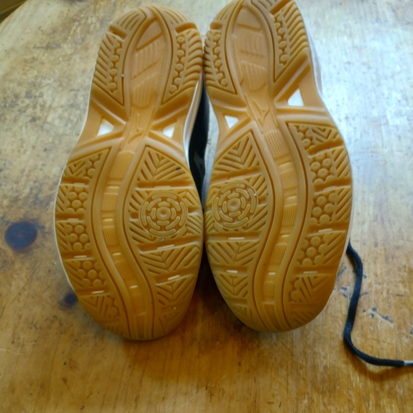 Mizuno Women's Sneakers - Picture 6 of 6